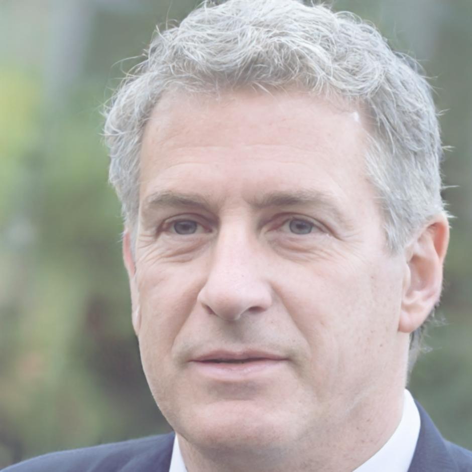 Dr. Marcus Weber, Finanzanalyst